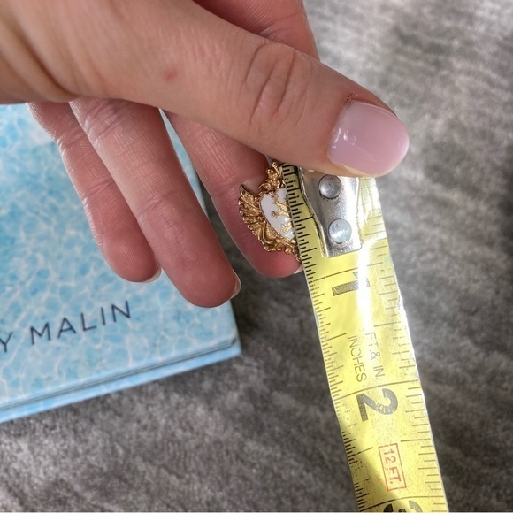 Vintage Gold and White Lion Shield Crest earrings - Picture 3 of 5